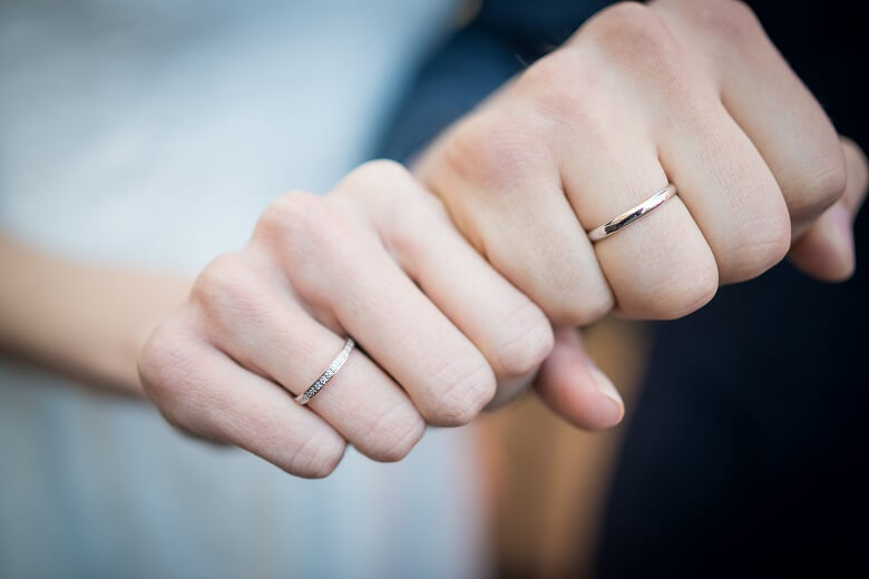 既婚 女性 から 手 を 繋ぐ